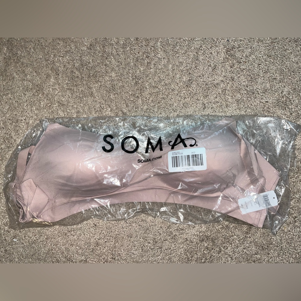 Soma Enbliss wireless bra size 38DD new in bag. Color is adobe rose